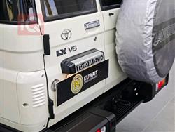 Toyota Land Cruiser 76